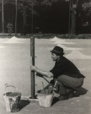 Johann Koller beim Bau des Hockeystadions